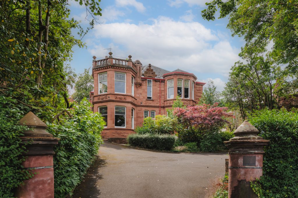 8 Whittingehame Gardens, 1103 Great Western Road, G12